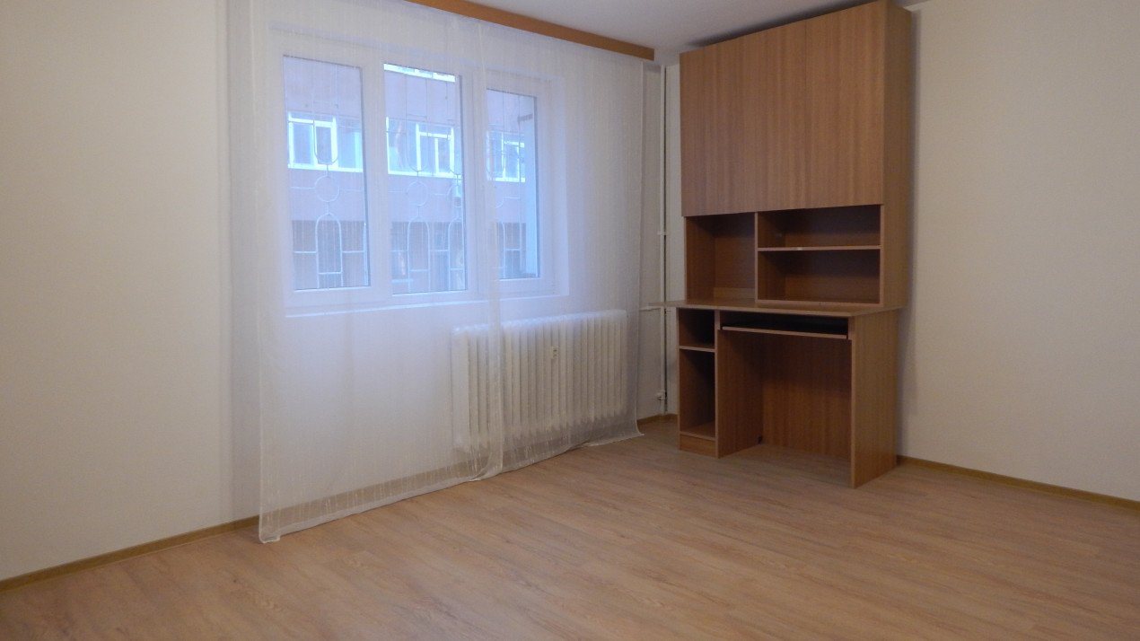 Apartament inchiriere 3 camere renovat  Drumul Taberei