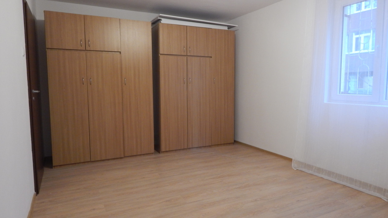 Apartament inchiriere 3 camere renovat  Drumul Taberei
