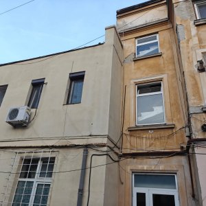 Garsonieră decomandată – 32 mp +  beci 40 mp  – Zona Universitate, București