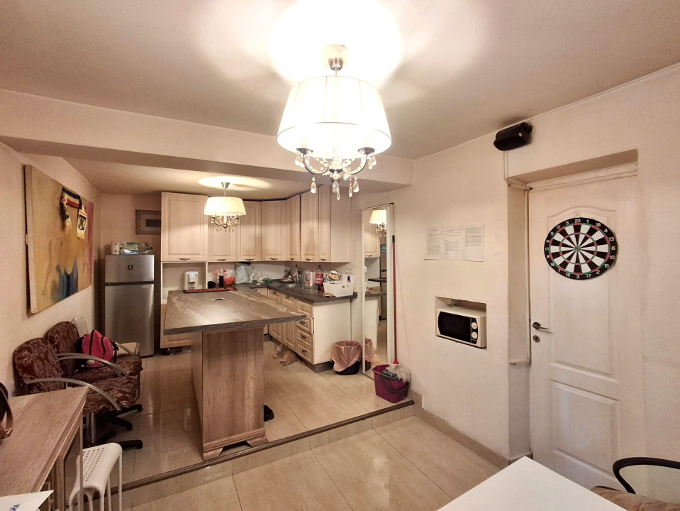 De Vanzare  Casa si Spatiu Comercial  zona Piata Unirii