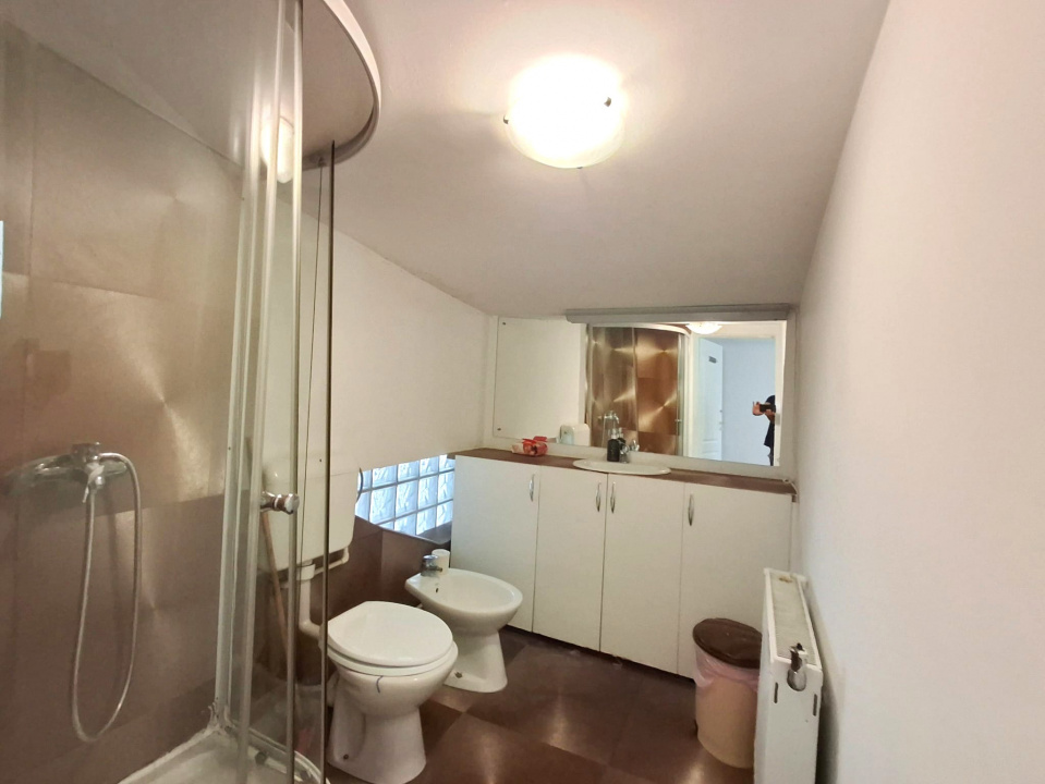 De Vanzare  Casa si Spatiu Comercial  zona Piata Unirii