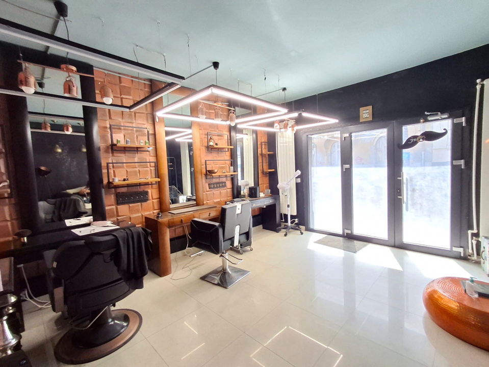 De Vanzare  Casa si Spatiu Comercial  zona Piata Unirii