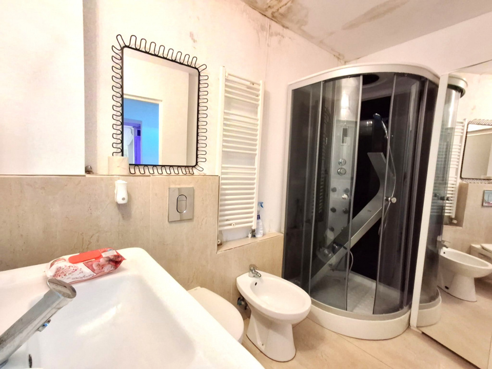 De Vanzare  Casa si Spatiu Comercial  zona Piata Unirii