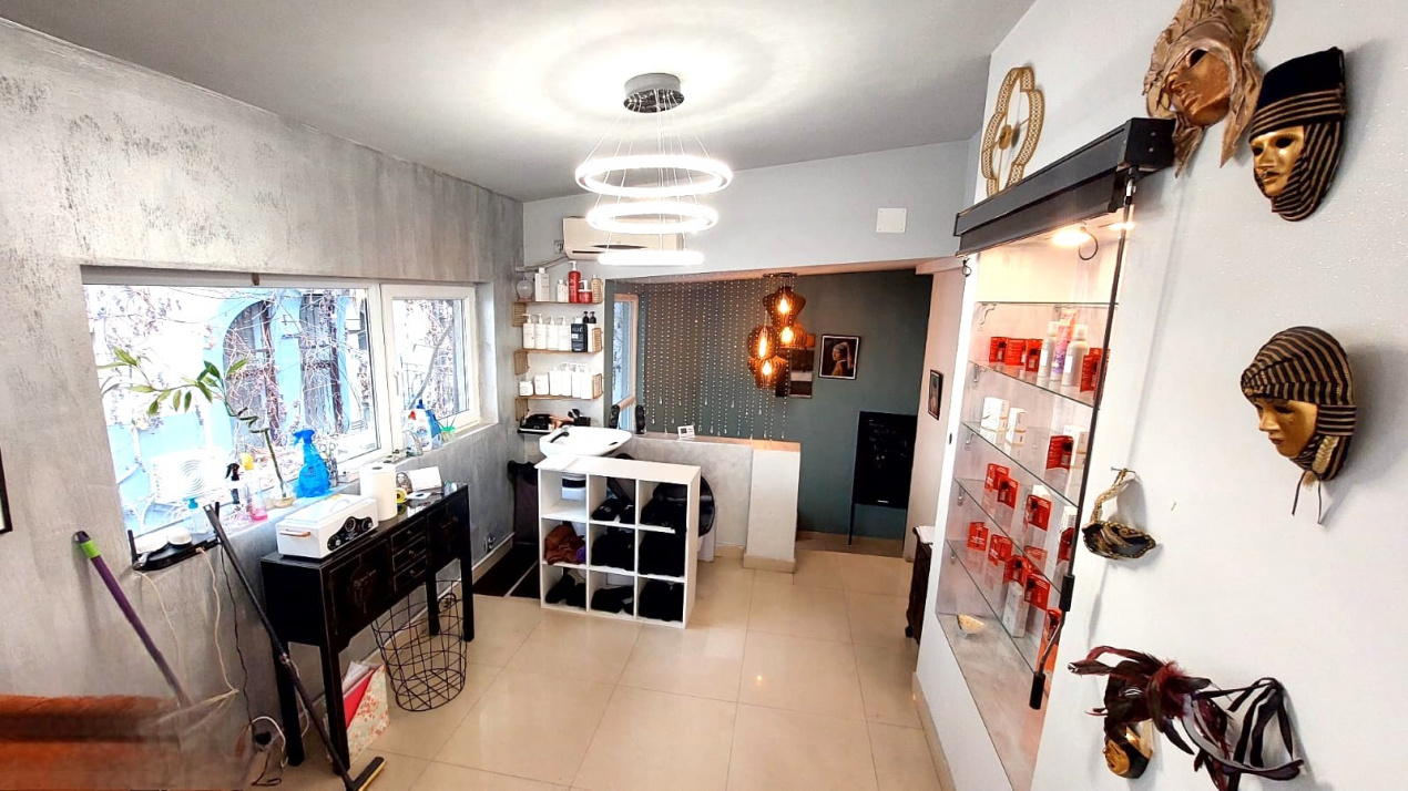 De Vanzare  Casa si Spatiu Comercial  zona Piata Unirii